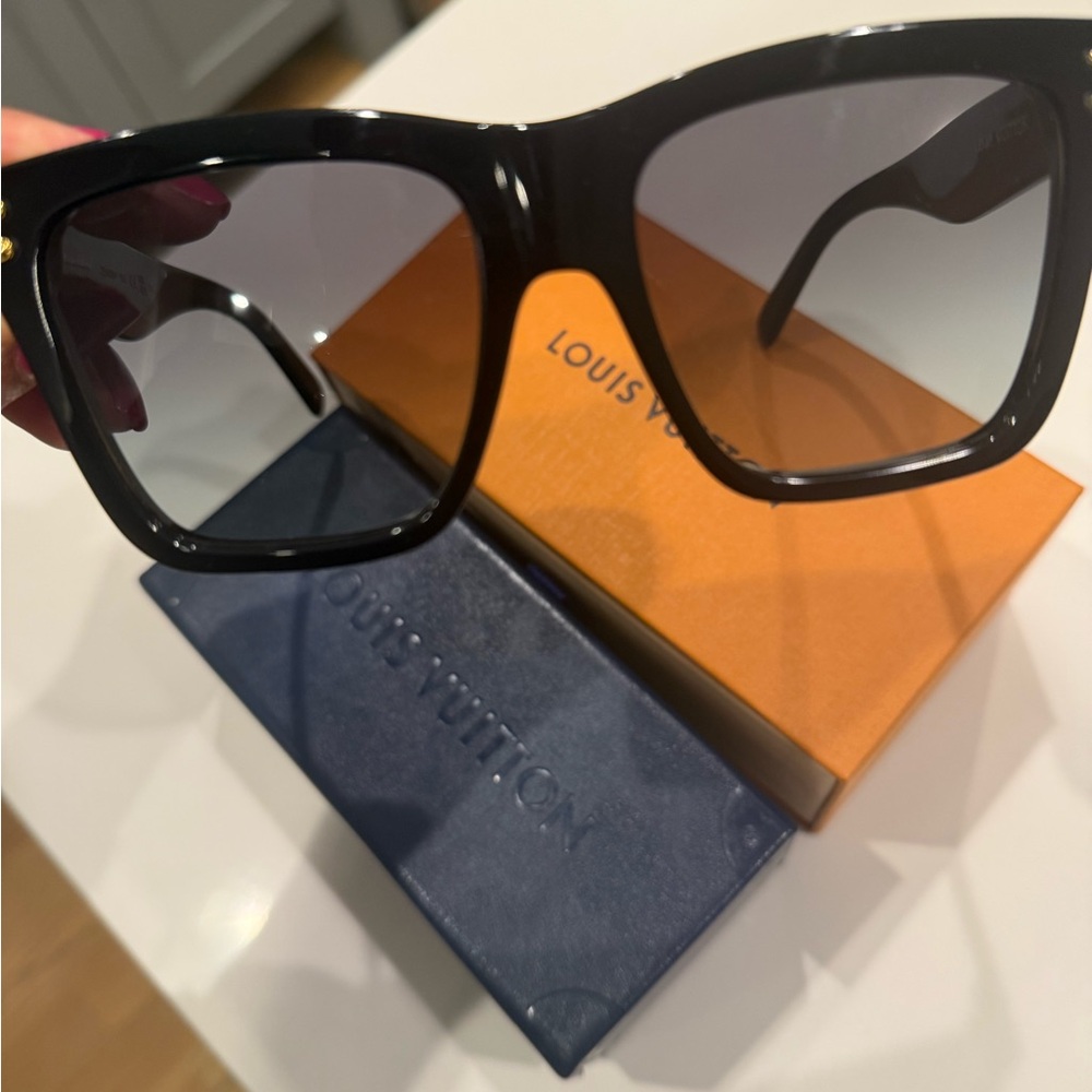 Authentic Louis Vuitton Midnight Square Sunglasses